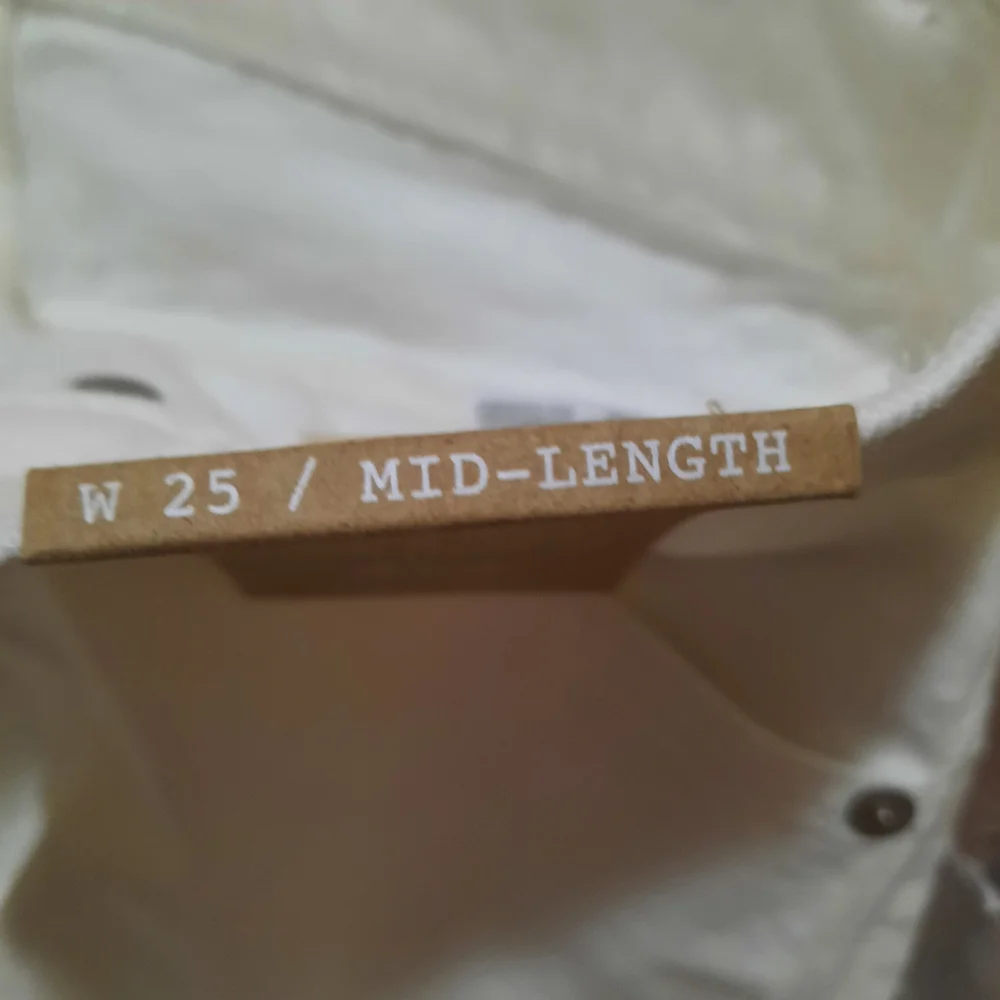 Madewell White Jean Shorts with Magic Pockets - Picture 8 of 16